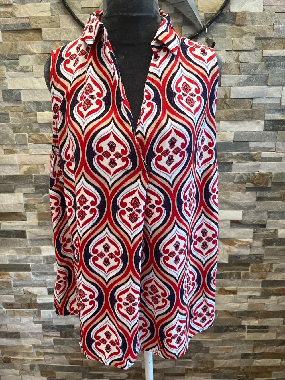 Liz Claiborne Red, White & Navy Sleeveless Geometric Collared Top
